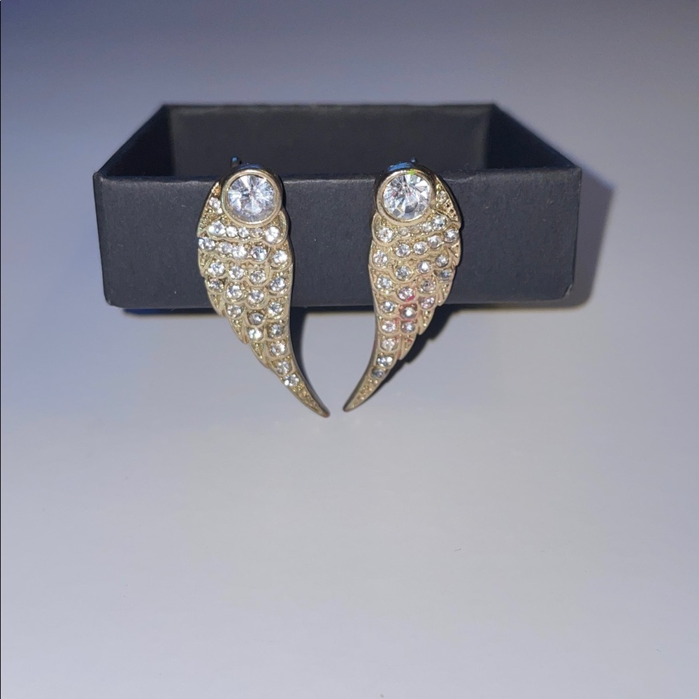 Elegant Gold Angel Wing clip on Earrings - Picture 3 of 6